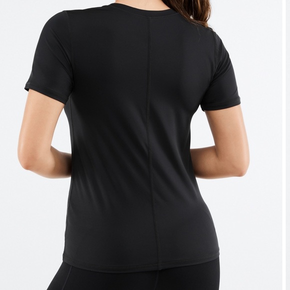 ✨2/$75 ✨ Fabletics Phoenix Lite Short-Sleeve Top - Picture 3 of 6